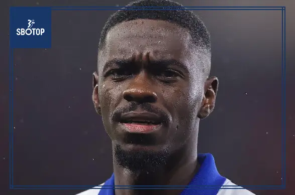 SBOTOP: Ipswich Town Defender Axel Tuanzebe Faces Extended Absence Due to Unfortunate Hand Injury