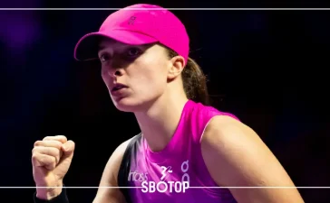 SBOTOP: Iga Swiatek Rallies to Win WTA Finals Opener as Coco Gauff Triumphs Over Jessica Pegula