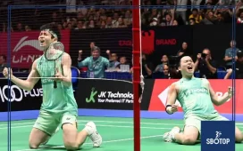 SBOTOP: Aaron-Wooi Yik Celebrate Singapore Open Glory with Heartfelt Dedication