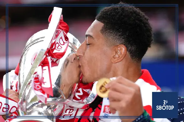 SBOTOP: Sunderland Midfielder Heads to Germany for Transfer Talks with Eintracht Frankfurt Post-Promotion Triumph