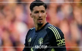 SBOTOP: Gary Neville Urges Man Utd to Sign a New Goalkeeper – But Is Martinez or Donnarumma the Right Fit