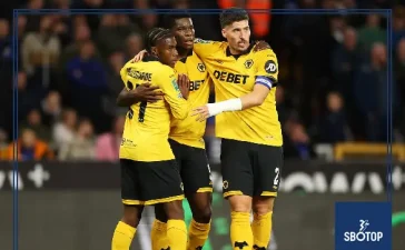 SBOTOP: Munetsi and Arokodare Fire Wolves Past Everton into Carabao Cup Next Round