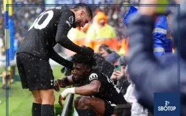 SBOTOP Deflected Brilliance: Mathys Tel and Mohammed Kudus Fire Tottenham to 2-1 Comeback Win Over Leeds