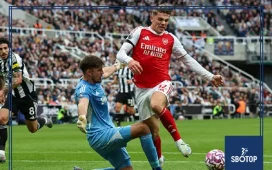 SBOTOP: Howard Webb Defends VAR Call as Arsenal Penalty Overturned in Newcastle Clash on ‘Match Officials Mic’d Up’
