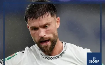 SBOTOP: Burgess’ Costly Double Own Goal Helps Ipswich Cruise Past Swansea City