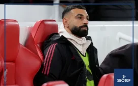 SBOTOP: Jamie Redknapp Warns 'Something Has to Give' as Arne Slot Drops Mohamed Salah Again