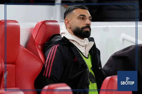 SBOTOP: Jamie Redknapp Warns 'Something Has to Give' as Arne Slot Drops Mohamed Salah Again