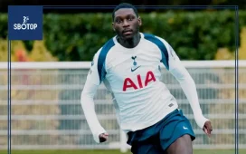 SBOTOP - Tottenham Star Randal Kolo Muani Involved in Car Accident – What’s His Condition?