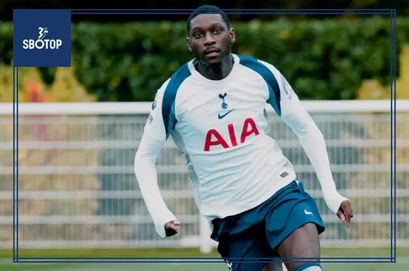 SBOTOP - Tottenham Star Randal Kolo Muani Involved in Car Accident – What’s His Condition?