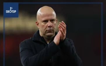 SBOTOP Arne Slot Under Pressure : Liverpool Prepares Exit Strategy, Steven Gerrard Rumored