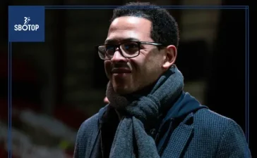 SBOTOP Carragher and Neville United in Doubt Over Liam Rosenior_ Has Chelsea’s Standard Dropped_