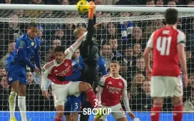 SBOTOP_ Two Costly Errors Against Arsenal, Yet Robert Sánchez Receives Unexpected Treatment from Rosenior