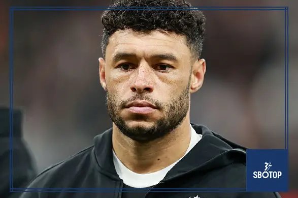SBOTOP: Ex-Arsenal and Liverpool Midfielder Oxlade-Chamberlain Arrives in Glasgow Ahead of Celtic Move