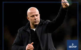 SBOTOP: Arne Slot Faces Uphill Battle to Reconnect with Liverpool Fans Says Jamie Carragher