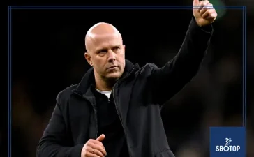 SBOTOP: Arne Slot Faces Uphill Battle to Reconnect with Liverpool Fans Says Jamie Carragher