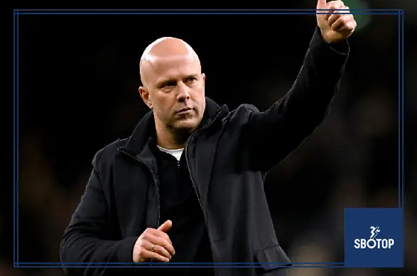 SBOTOP: Arne Slot Faces Uphill Battle to Reconnect with Liverpool Fans Says Jamie Carragher