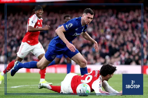 SBOTOP: Jamie Redknapp Slams VAR After Arsenal Denied Penalty Against Everton Labels Inaction Over Kai Havertz Incident a Disgrace