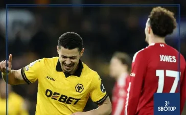 SBOTOP Liverpool’s Stoppage-Time Loss to Wolves Breaks Records: The Real Reason Behind Arne Slot’s Side Conceding Isn’t Luck