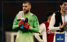 SBOTOP : Ajax Goalkeeper Maarten Paes Boosts Performance with Safer Playstyle