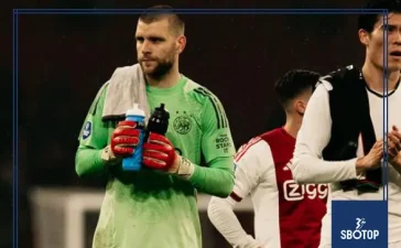 SBOTOP : Ajax Goalkeeper Maarten Paes Boosts Performance with Safer Playstyle