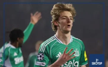 SBOTOP : Anthony Gordon Sparks Debate After Criticism Over Playing Against Barcelona, References Wayne Rooney