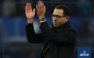 SBOTOP : Chelsea Eye Mike Penders as Potential Solution to Goalkeeping Woes