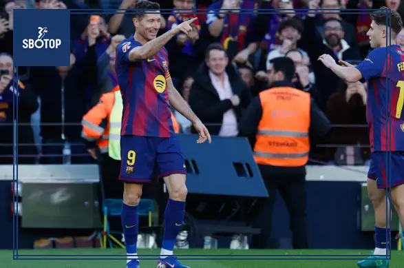 SBOTOP: Douglas Costa Urges Robert Lewandowski to Consider a Move to Juventus