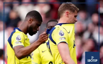 SBOTOP Sunderland Edge Tottenham 1-0: Jamie Carragher Warns Spurs Could Be Heading for Relegation as Doubts Grow Over Clash with Wolves