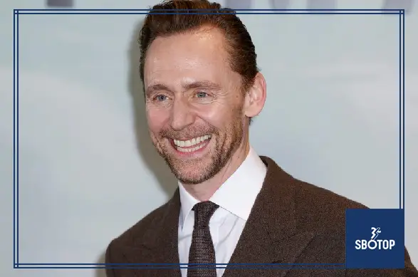 SBOTOP: Arsenal Supporter Hiddleston Sparks Buzz with Hollywood-Style Message Before Blockbuster Clash Against Manchester City