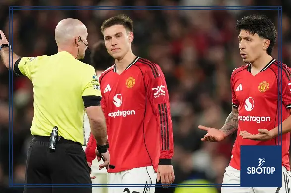 SBOTOP: Controversy Erupts as Carrick Labels Lisandro Martínez Red Card One of the Worst Decisions