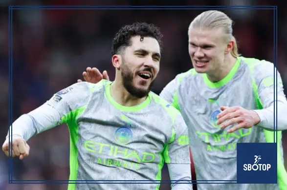 SBOTOP : Rayan Cherki Issues Public Apology for Hugo Ekitike Jersey on Bench