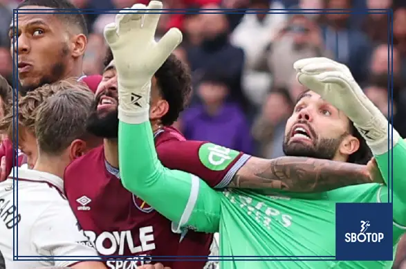 SBOTOP: Premier League Under Fire as Inconsistent VAR Decisions on Grappling and Holding Continue to Damage Refereeing Standards