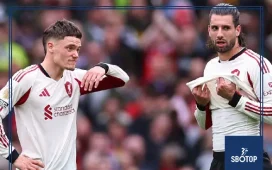 SBOTOP: Liverpool Concern Grows as Jamie Carragher Questions Arne Slot’s Direction Amid Manager’s Fury Over Controversial Decisions