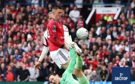SBOTOP: Howard Webb Admits VAR Limitations as Manchester United’s Benjamin Šeško Handball Incident Against Liverpool Escapes Intervention
