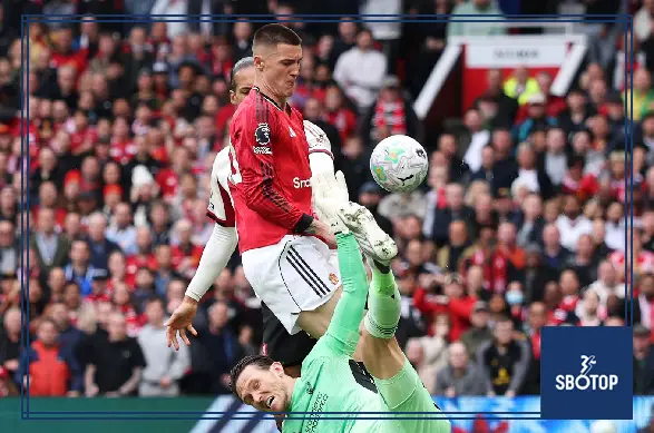 SBOTOP: Howard Webb Admits VAR Limitations as Manchester United’s Benjamin Šeško Handball Incident Against Liverpool Escapes Intervention