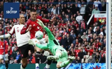 SBOTOP Controversy Erupts: Sesko Goal vs Liverpool Sparks Handball Debate