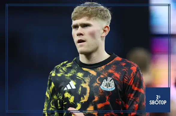 SBOTOP: Manchester United Transfer Plans Include Left-Back Targets Hall and Robinson Plus Potential Goalkeeper Addition