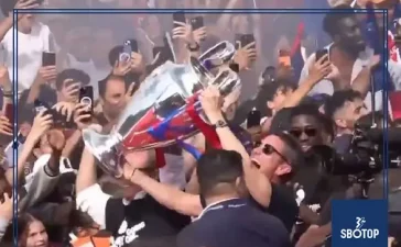 SBOTOP: PSG’s European Success Sparks Grand Title Parade Across the Streets of Paris