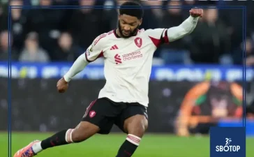 SBOTOP : Liverpool Hit by Major Blow as Joe Gomez Faces Start of Season Injury Absence