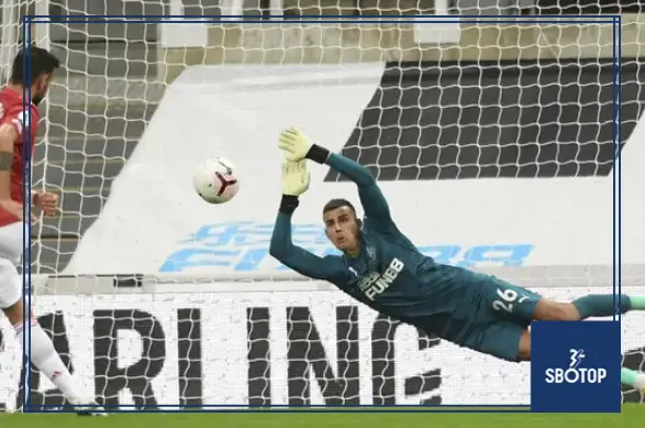 SBOTOP : Manchester United Enter Shock Race for Free Agent Karl Darlow After Leeds Exit