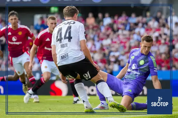 SBOTOP : Manchester United Ready to Part Ways With Radek Vitek as Middlesbrough Make Their Move