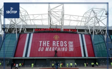 SBOTOP Revamped Old Trafford: New Turf After 14 Years, Safety Padding Installed, and a Conquering Win for Manchester United!