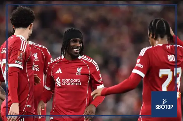 SBOTOP : Liverpool Hit by Injury Blow After Defender Limps Off Against Leeds