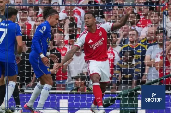 SBOTOP : Gabriel Kicks Emi Martinez’s Head Why Was There No Red Card