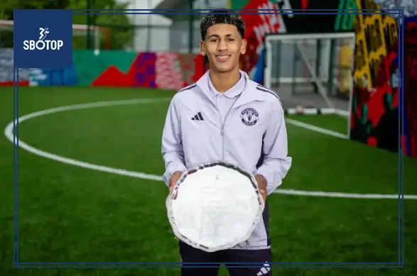 SBOTOP : Real Madrid Lead Race for Man Utd Wonderkid JJ Gabriel as Exit Speculation Grows